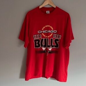 Vintage Chicago Bulls NBA ‘91 Division Champs Tee Shirt In Red - Size XL